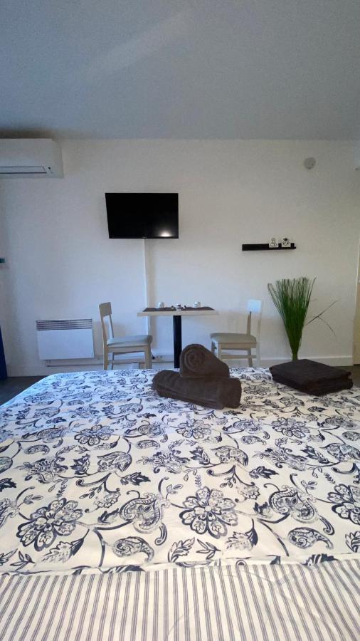 Joli Appartement 27M2 Terre D'Ocre En Village Vacances En Camargue Arles Exterior photo